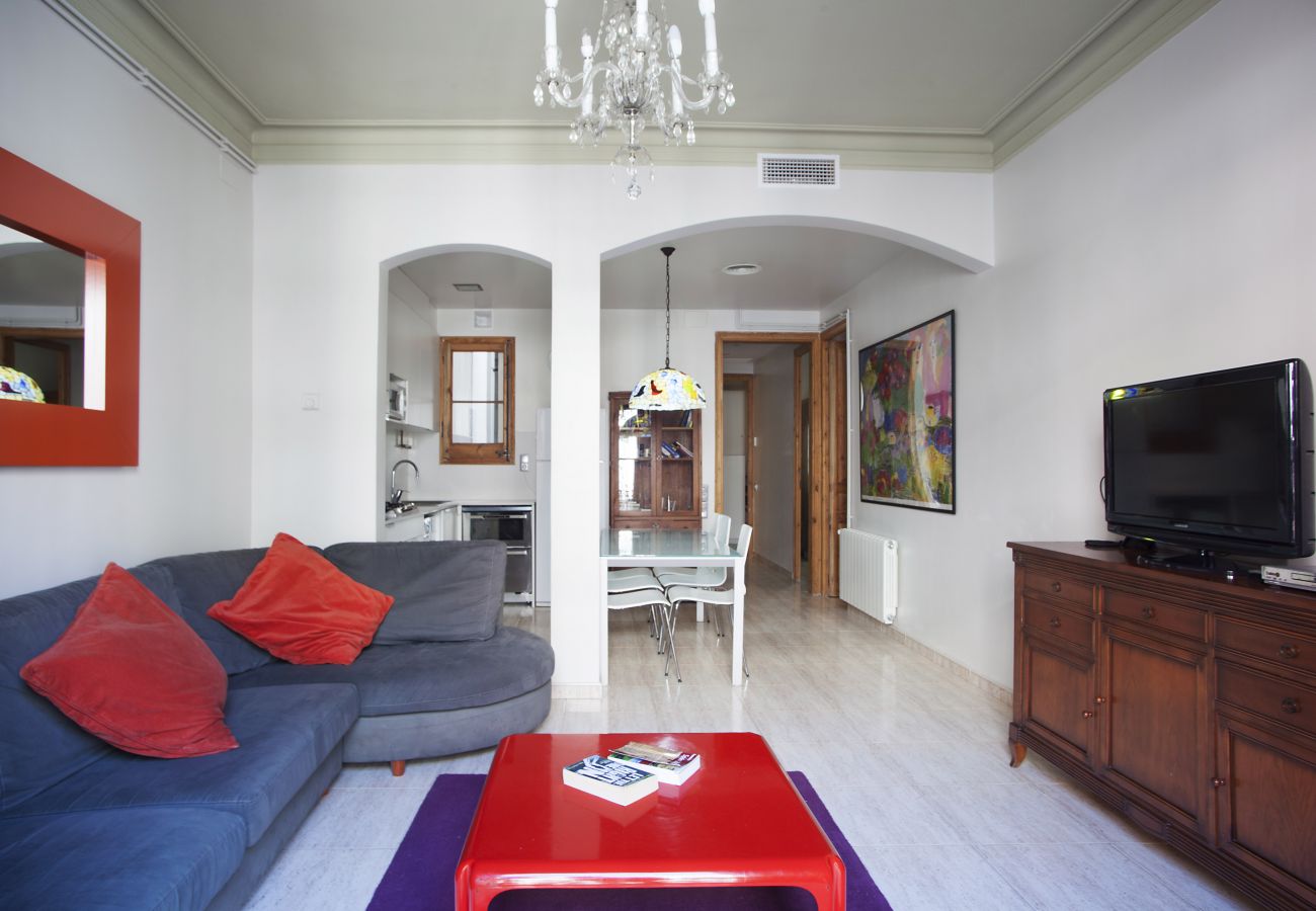 Apartamento em Barcelona - VILADOMAT, large 4bed/2bath with balcony