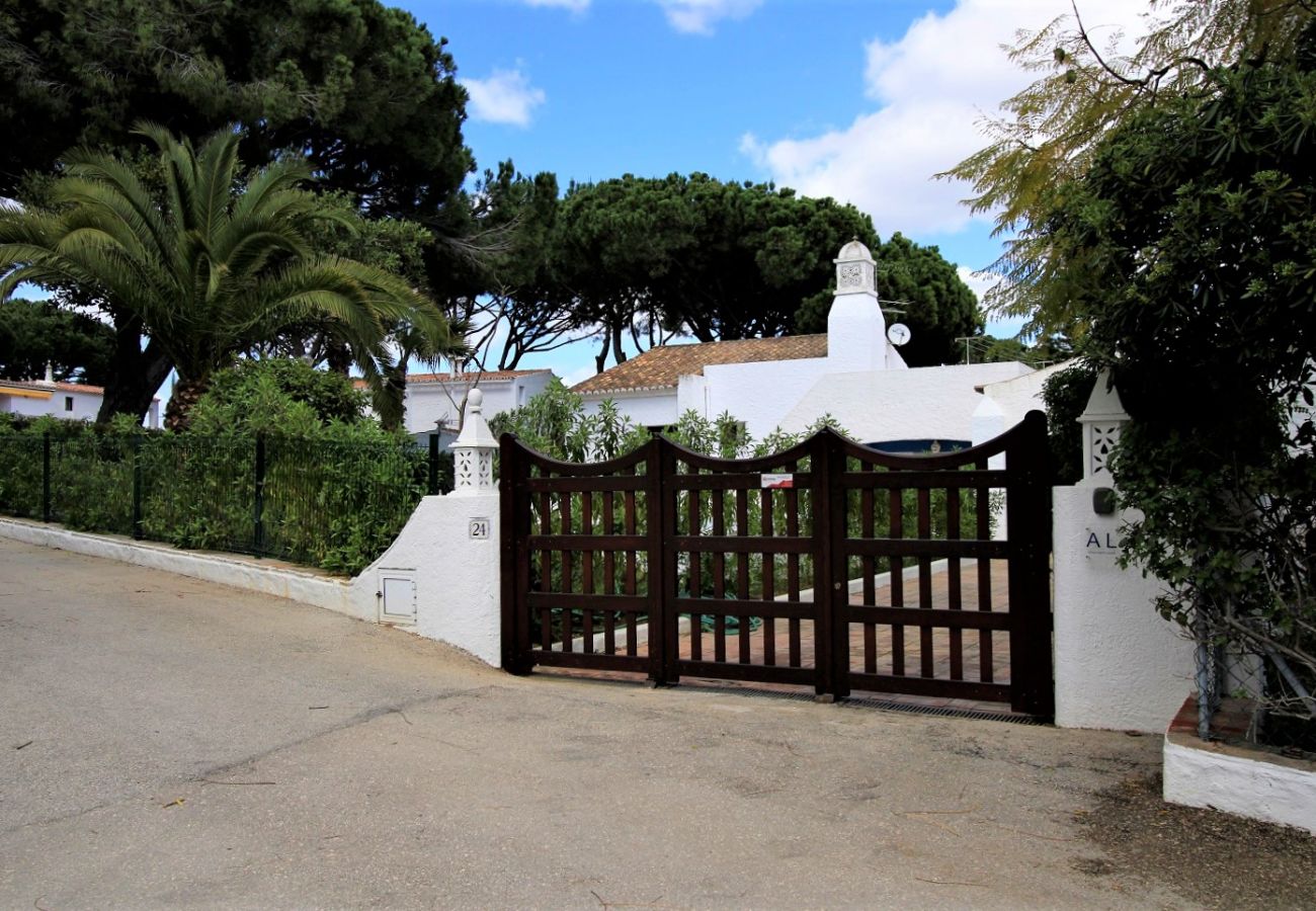 Villa em Albufeira - ALBUFEIRA TRADITIONAL VILLA WITH POOL by HOMING