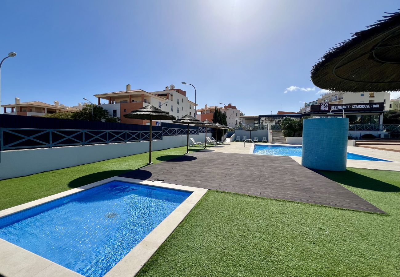 Apartamento em Albufeira - ALBUFEIRA MODERN 2 WITH POOL by HOMING