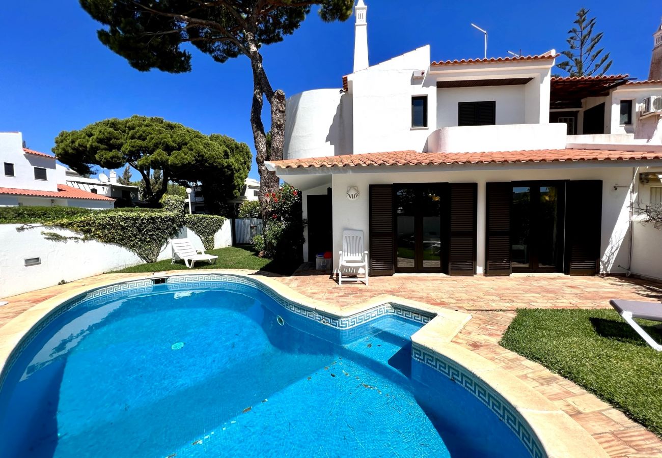 Villa em Vilamoura - VILAMOURA TRADITIONAL VILLA WITH POOL by HOMING