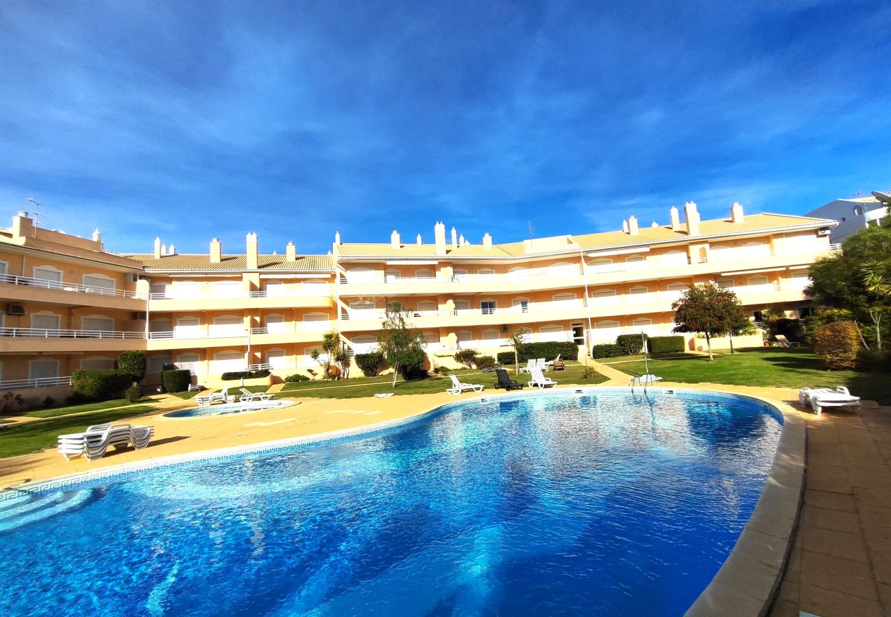 Apartamento em Vilamoura - VILAMOURA TYPICAL 2 WITH POOL by HOMING