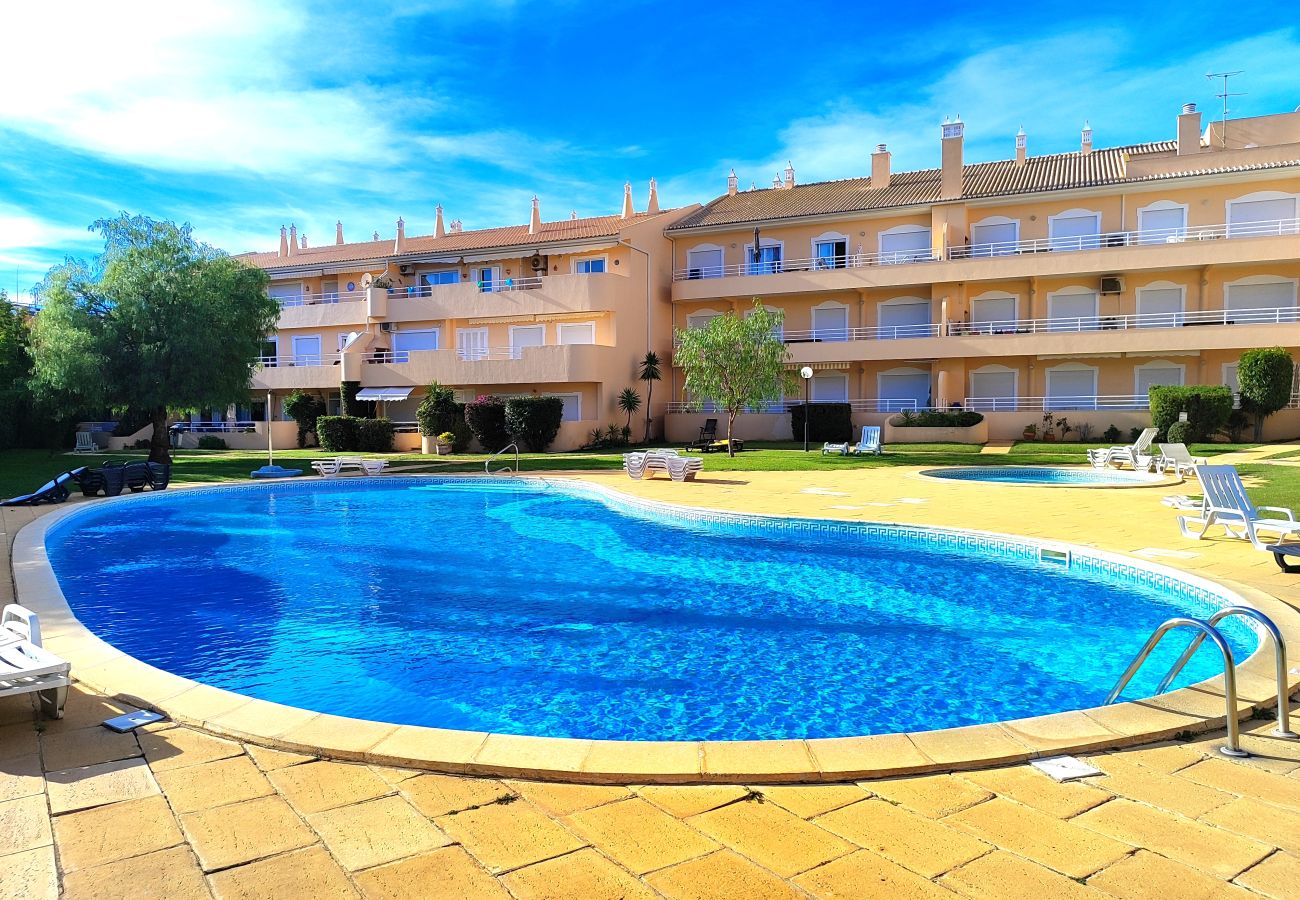 Apartamento em Vilamoura - VILAMOURA TYPICAL 2 WITH POOL by HOMING