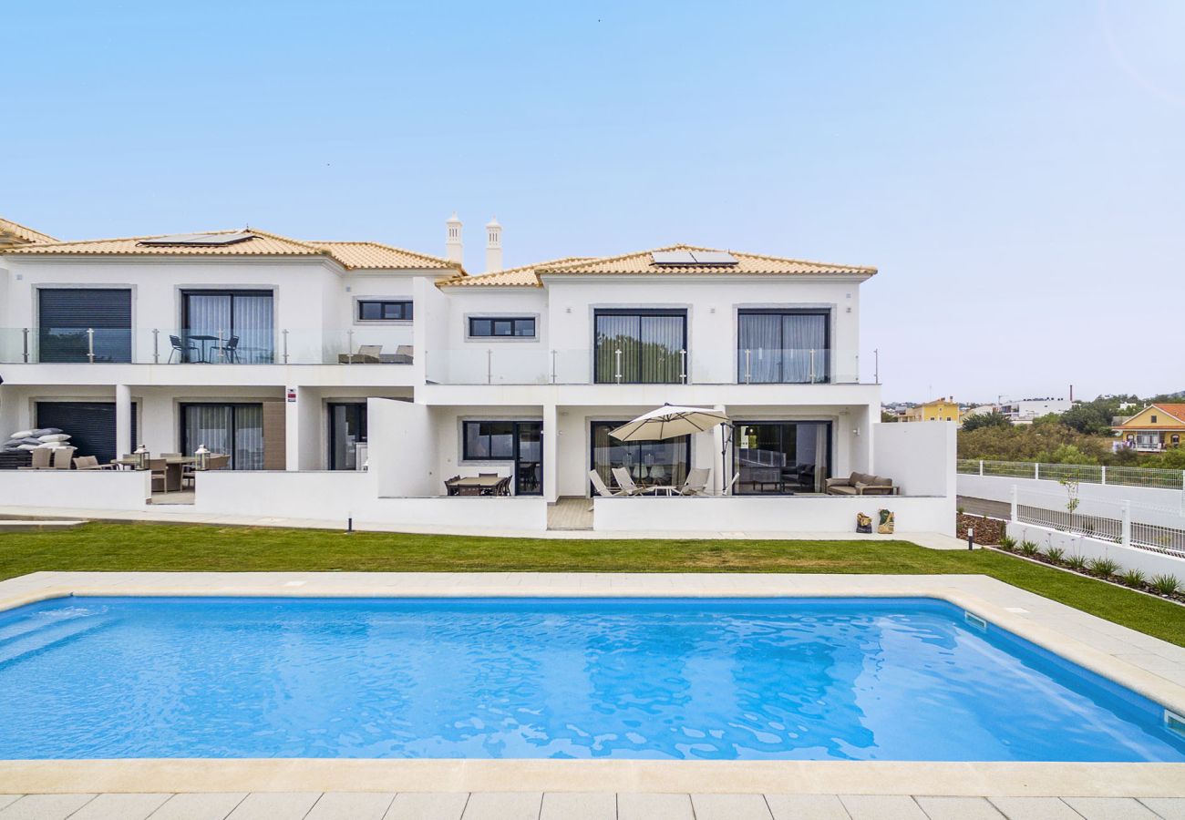 Casa geminada em Almancil - ALMANCIL ELEGANT VILLA WITH POOL by HOMING