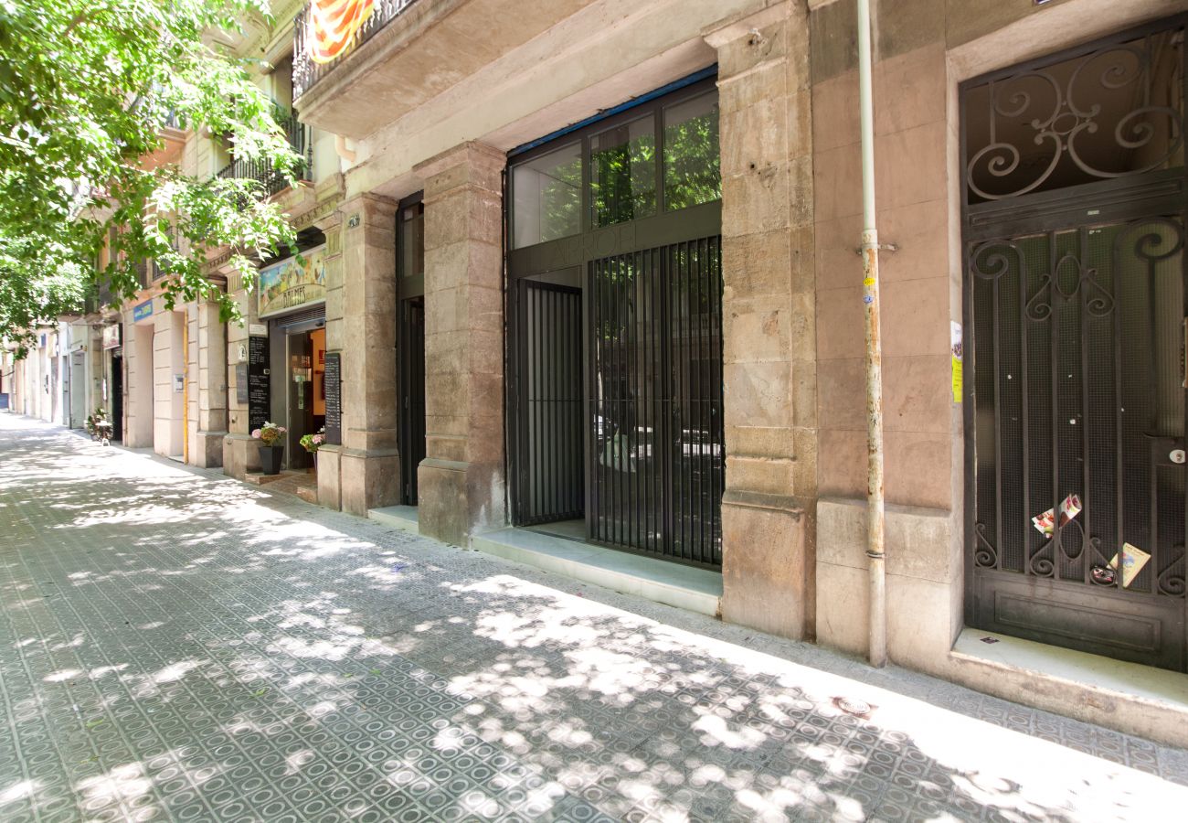 Apartment in Barcelona - DELUXE, central, city views, balcony