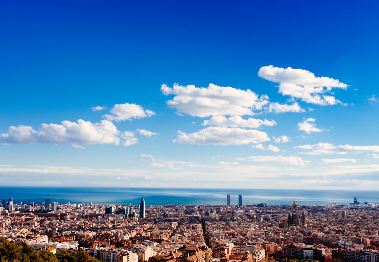 Apartment in Barcelona - DELUXE, central, city views, balcony