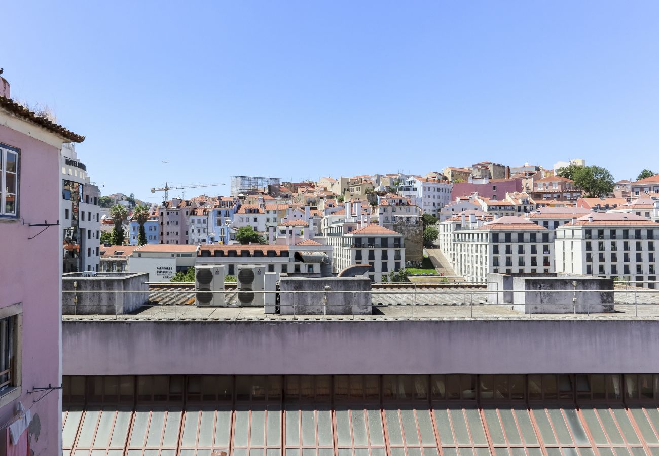 Apartment in Lisbon - TYPICAL MOURARIA by HOMING