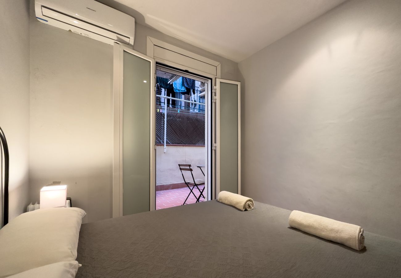 Apartment in Barcelona - GRACIA comfort, patio place