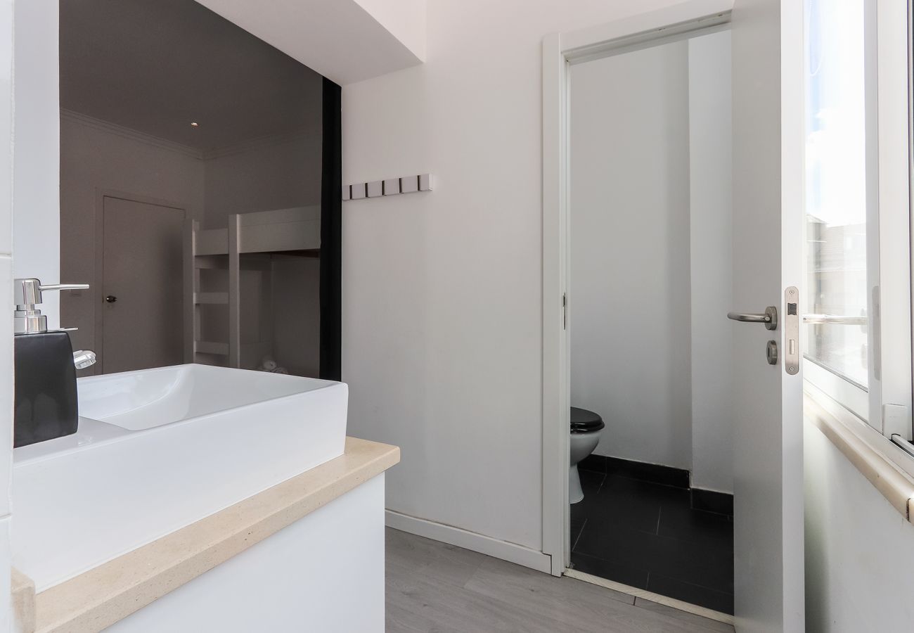 Rent by room in Lisbon - DOWNTOWN PALMA SUITES 403 by HOMING