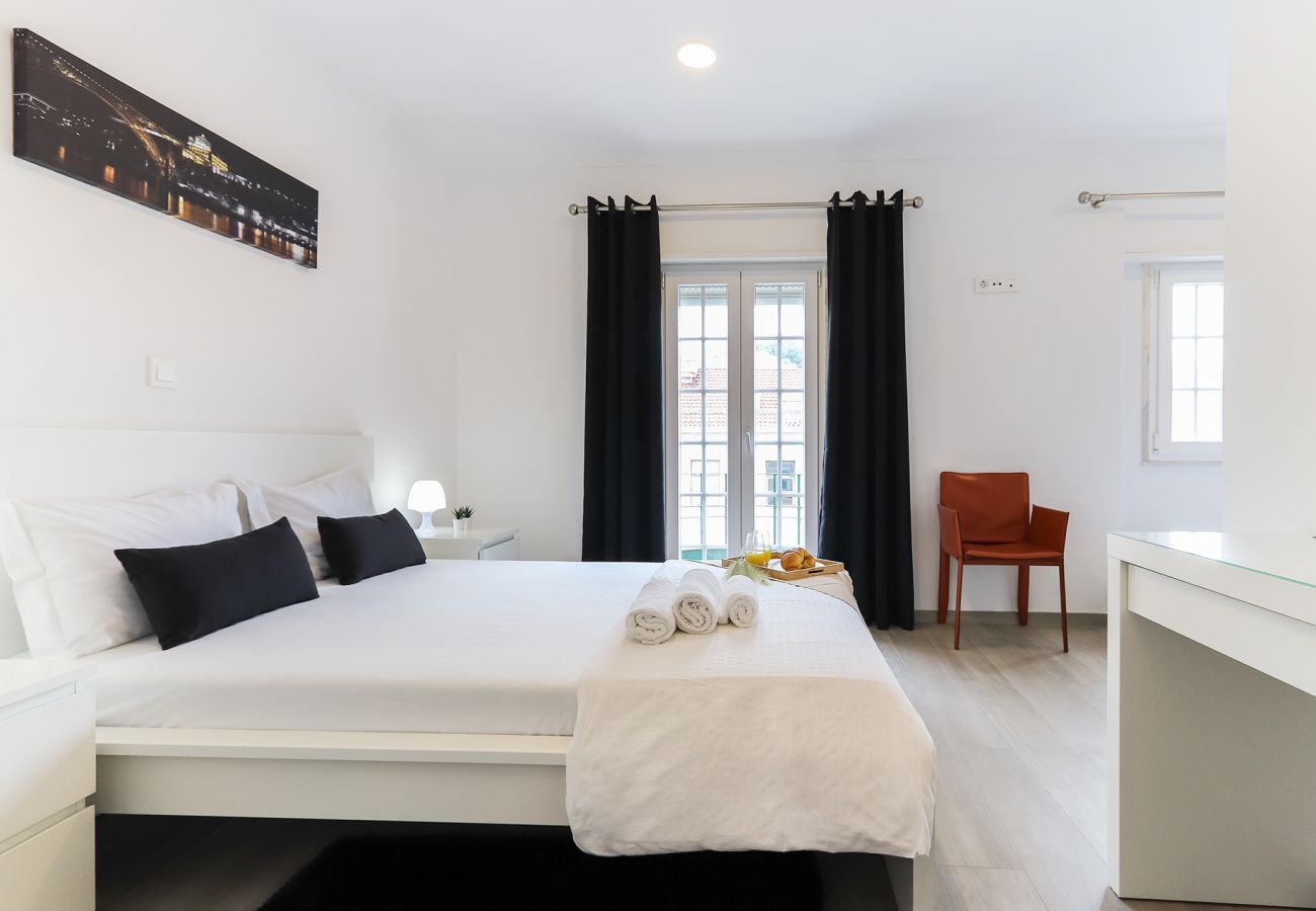 Rent by room in Lisbon - DOWNTOWN PALMA SUITES 301 by HOMING