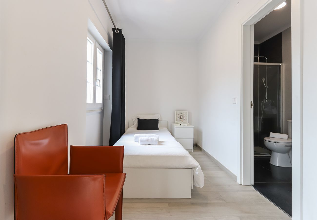 Rent by room in Lisbon - DOWNTOWN PALMA SUITES 301 by HOMING