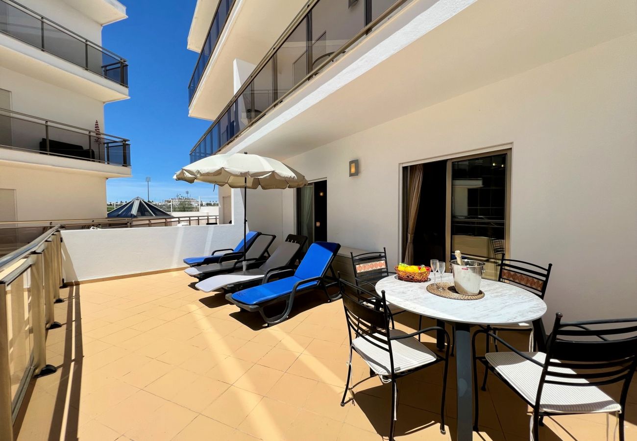 Apartment in Albufeira - ALBUFEIRA TERRACE WITH POOL by HOMING