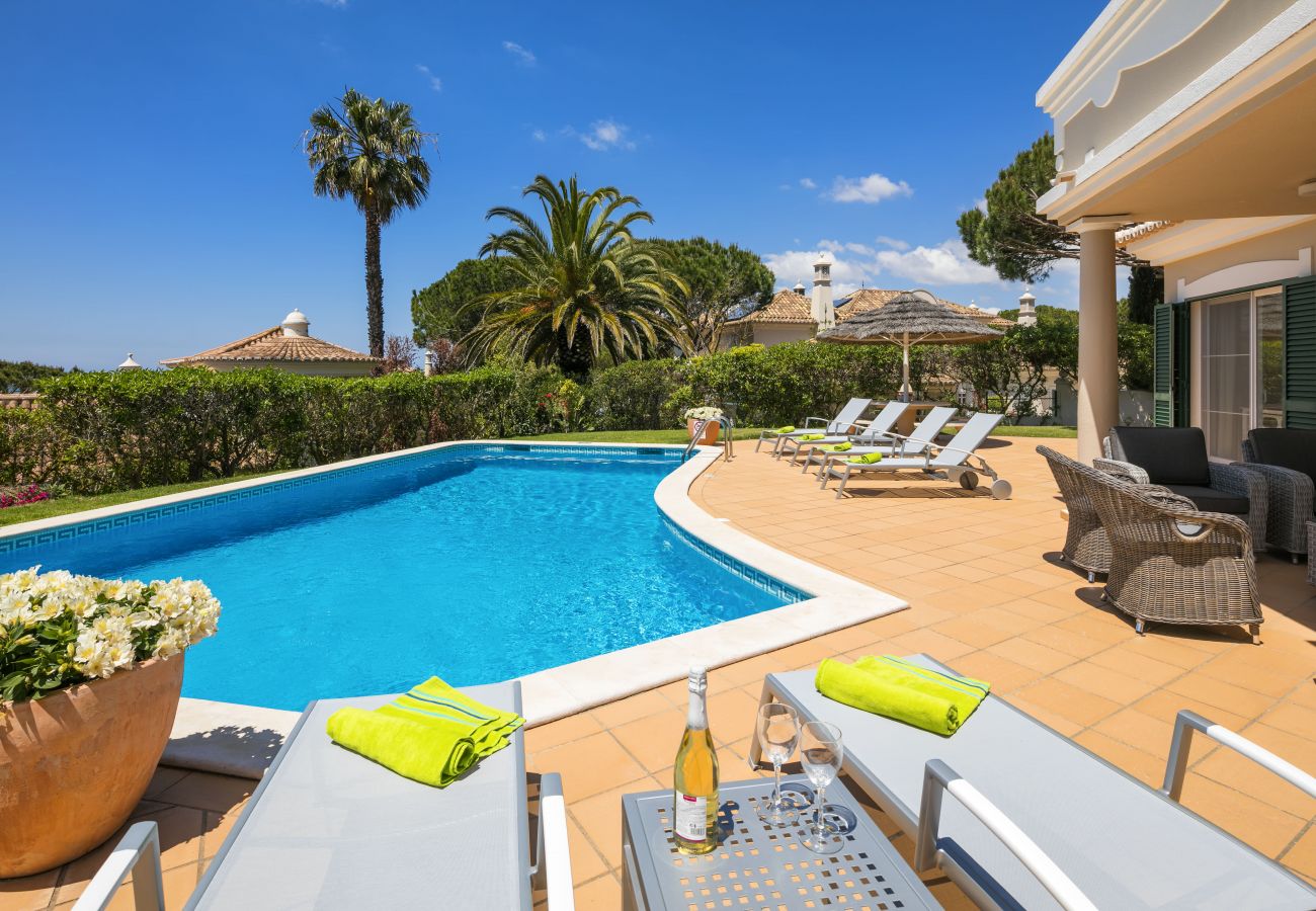 Villa in Vale do Lobo - VALE DE LOBO VILLA WITH POOL by HOMING