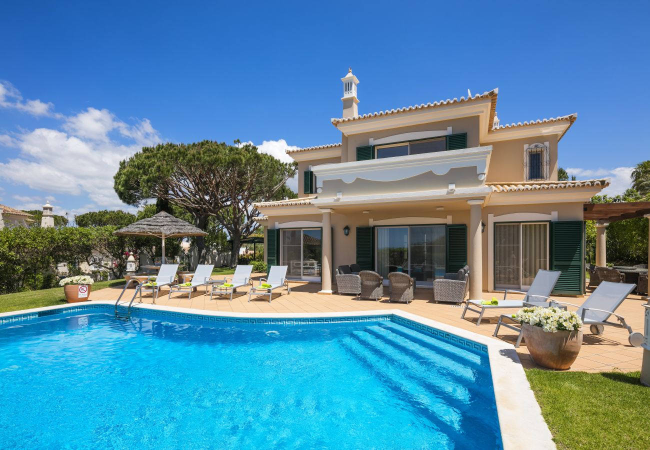 Villa in Vale do Lobo - VALE DE LOBO VILLA WITH POOL by HOMING