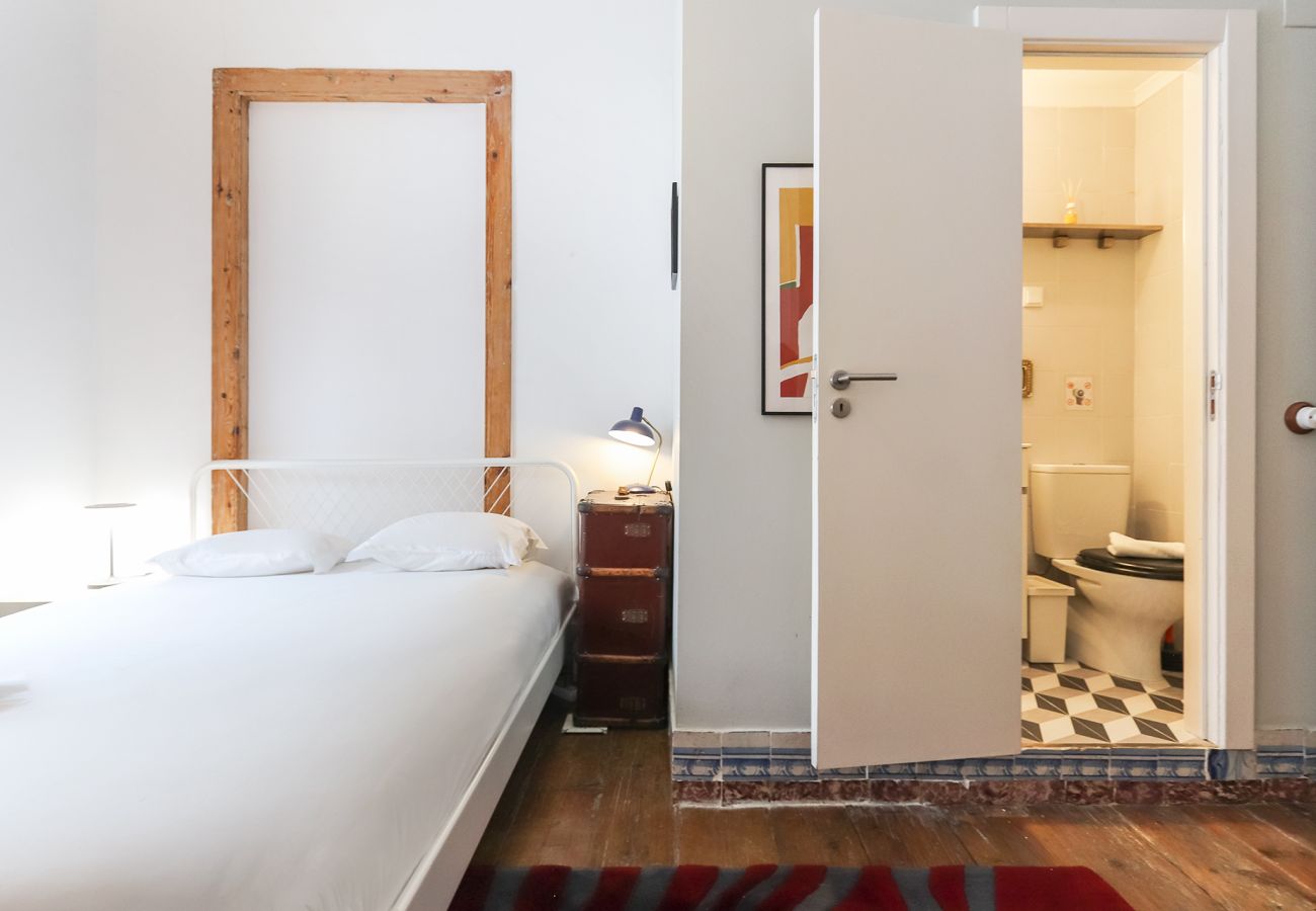 Rent by room in Lisbon - DOWNTOWN VINTAGE SUITE I by HOMING