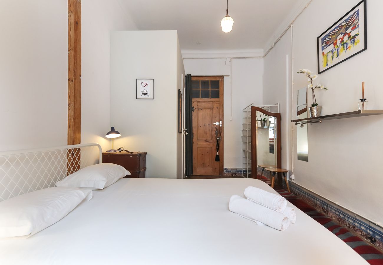 Rent by room in Lisbon - DOWNTOWN VINTAGE SUITE I by HOMING