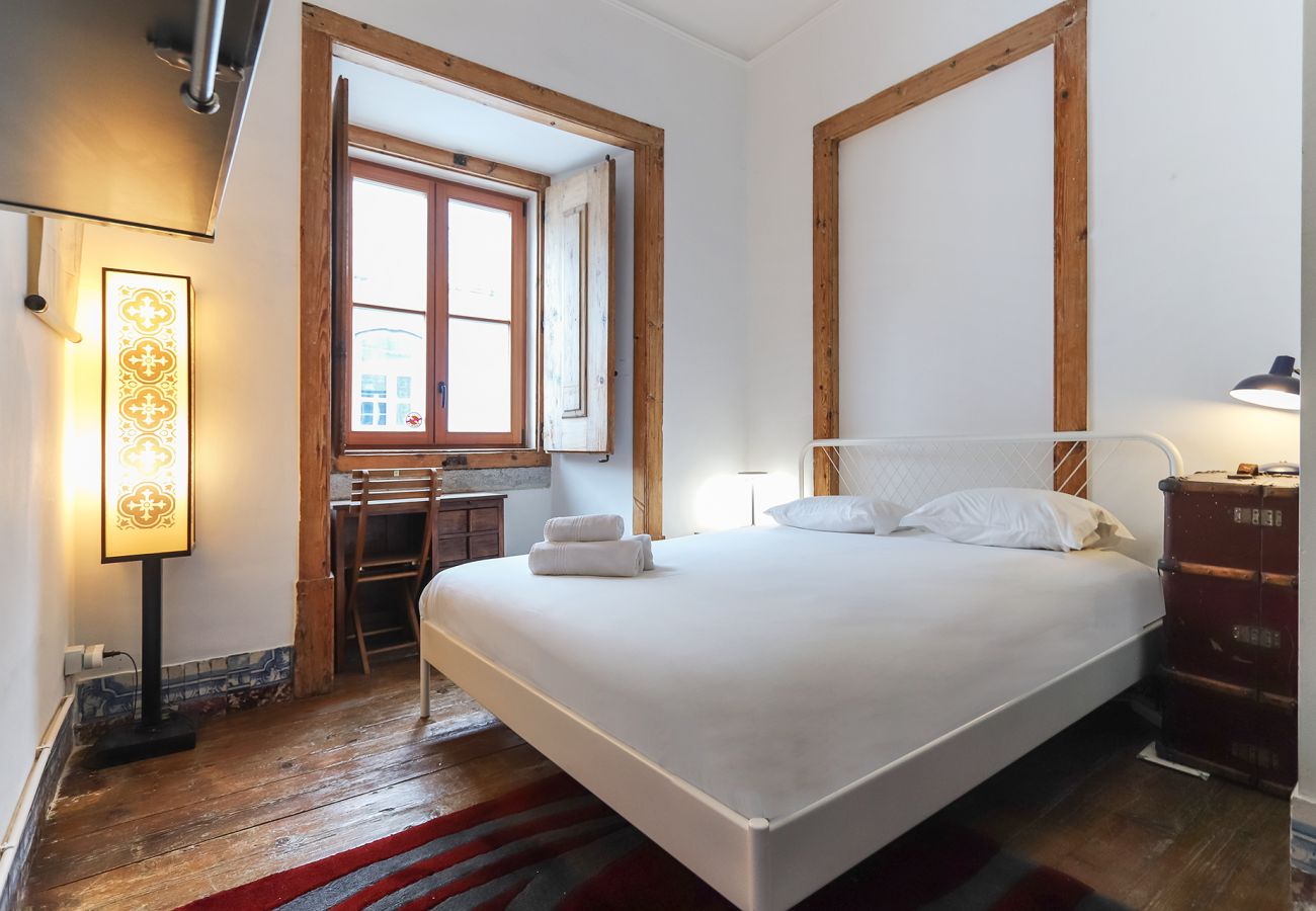 Rent by room in Lisbon - DOWNTOWN VINTAGE SUITE I by HOMING