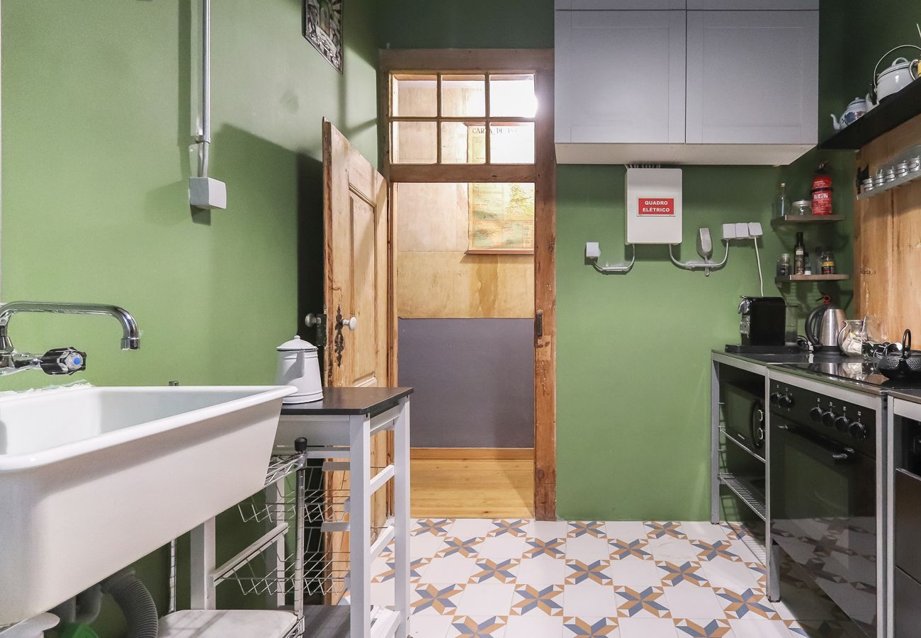 Rent by room in Lisbon - DOWNTOWN VINTAGE SUITE I by HOMING