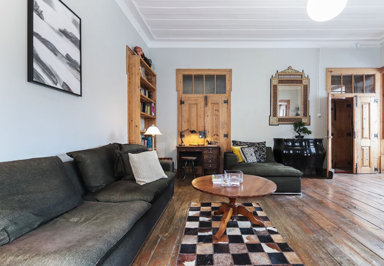 Rent by room in Lisbon - DOWNTOWN VINTAGE SUITE I by HOMING