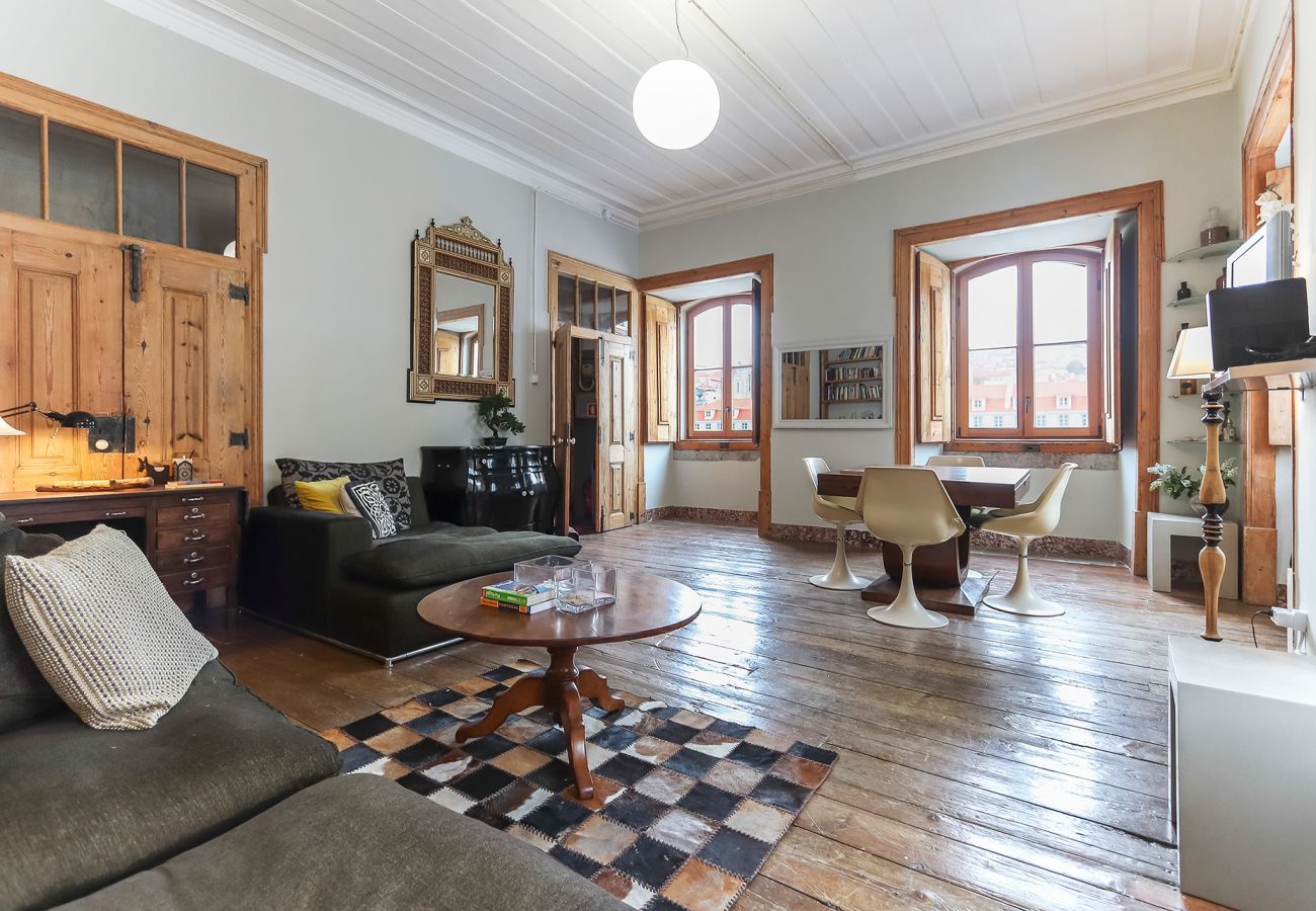 Rent by room in Lisbon - DOWNTOWN VINTAGE SUITE I by HOMING