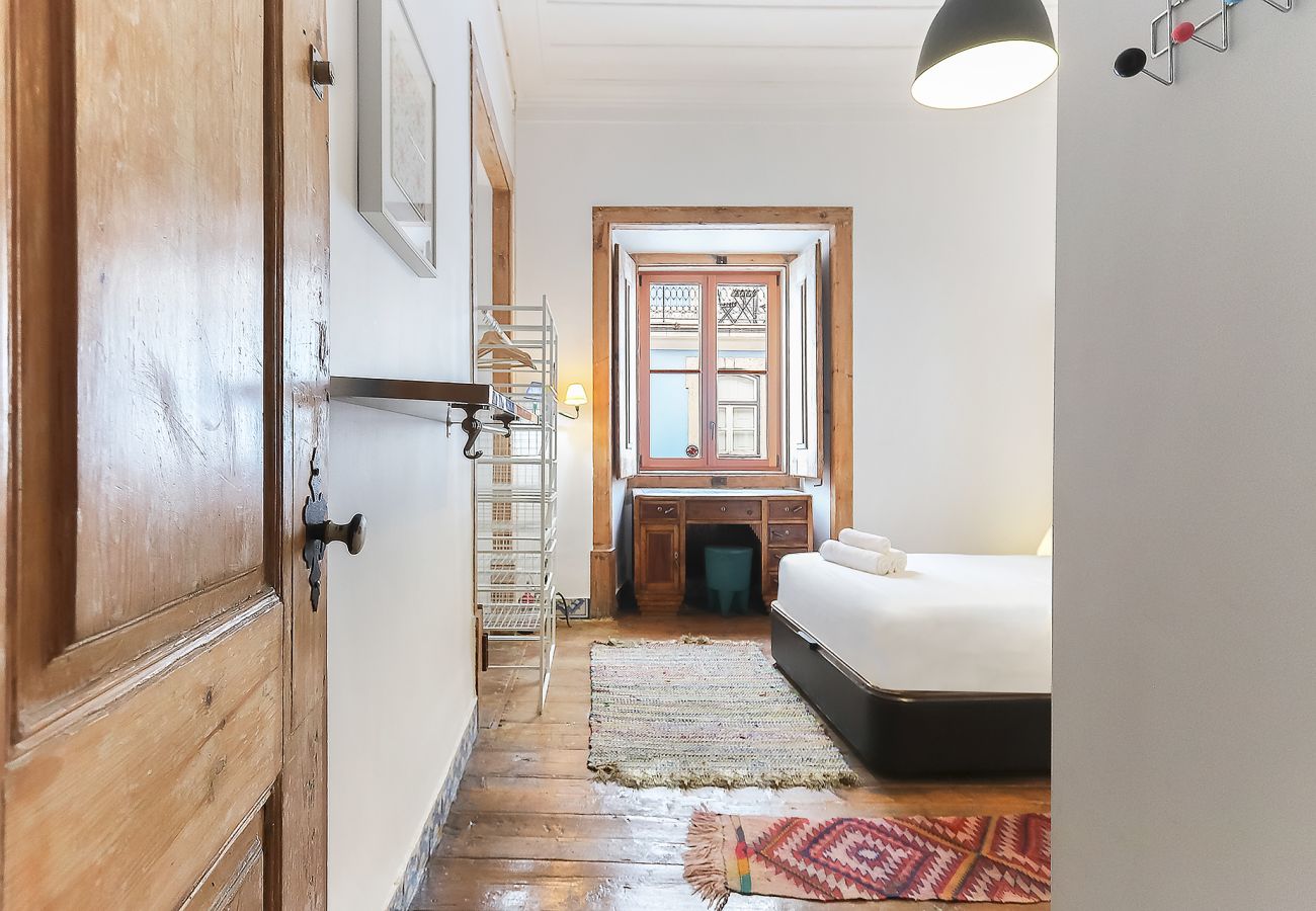 Rent by room in Lisbon - DOWNTOWN VINTAGE SUITE II by HOMING