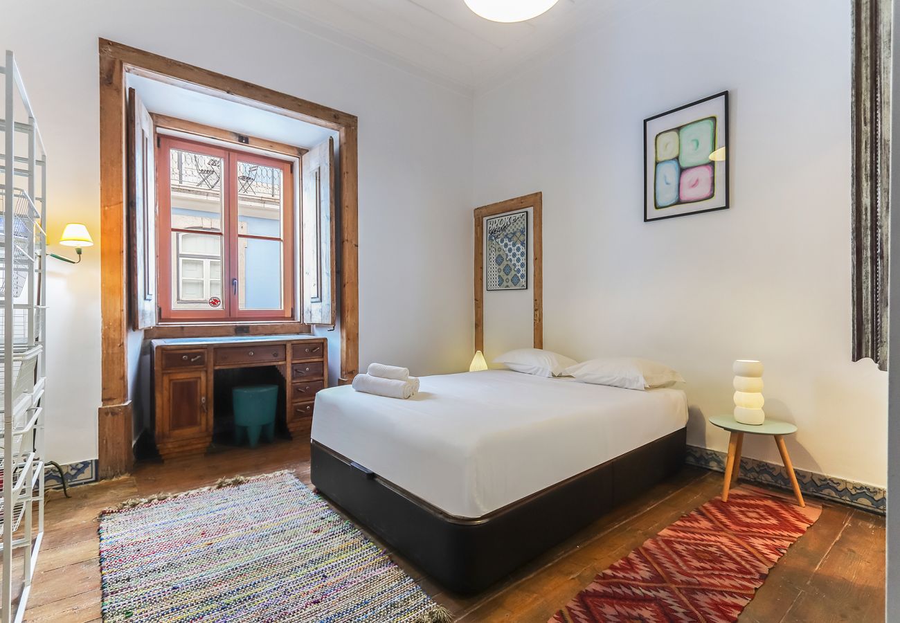 Rent by room in Lisbon - DOWNTOWN VINTAGE SUITE II by HOMING