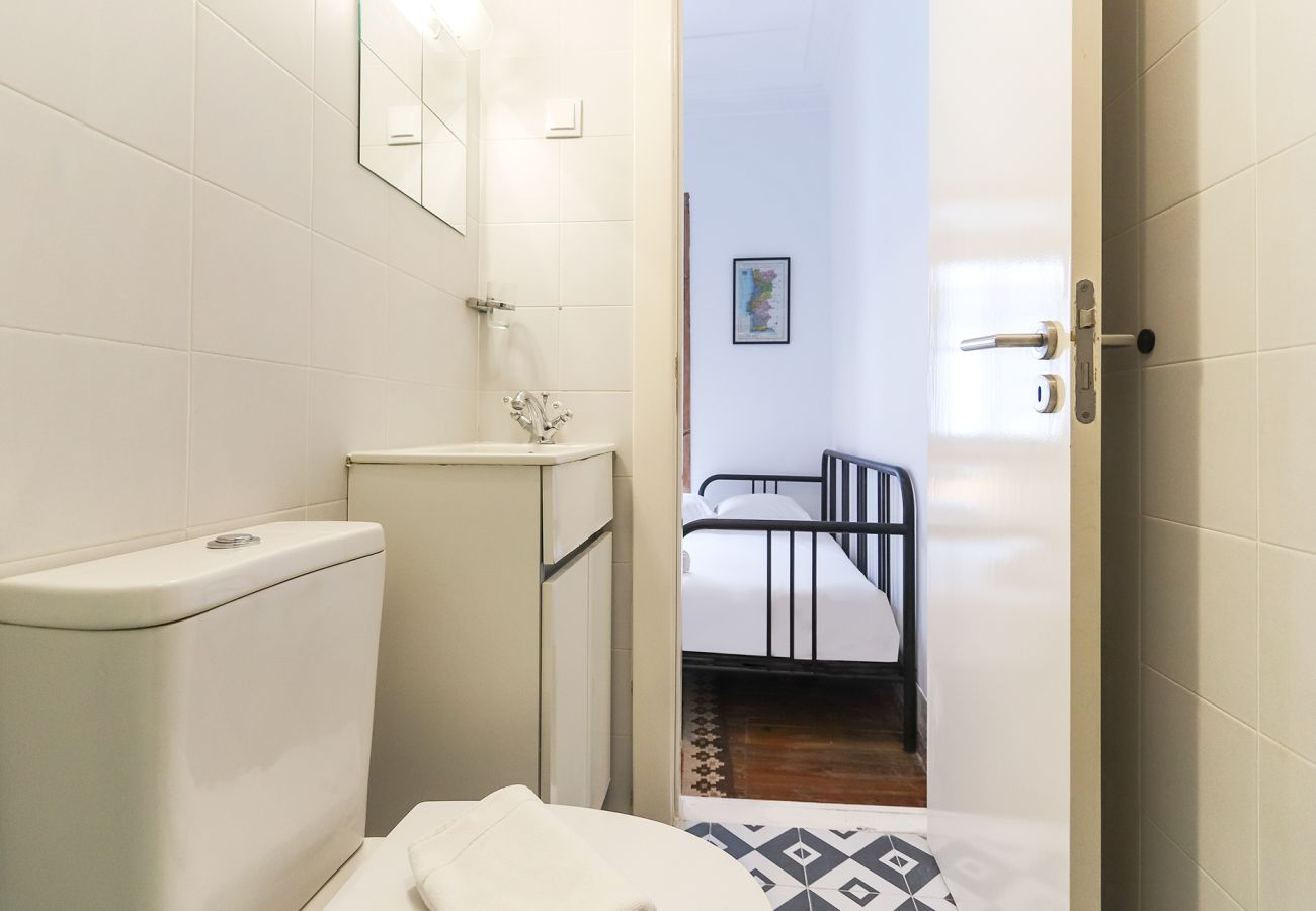 Rent by room in Lisbon - DOWNTOWN VINTAGE SUITE III By HOMING