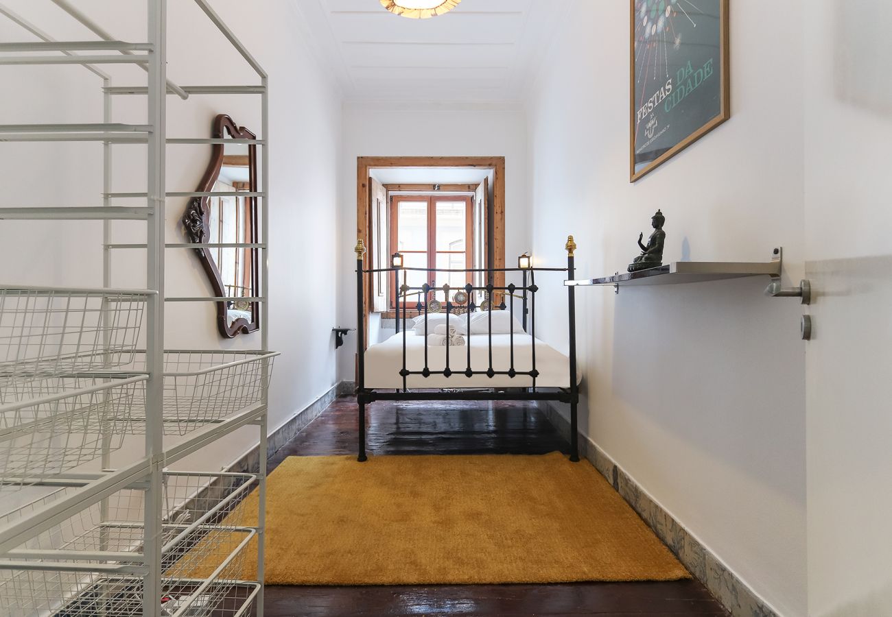 Rent by room in Lisbon - DOWNTOWN VINTAGE SUITE IV by HOMING