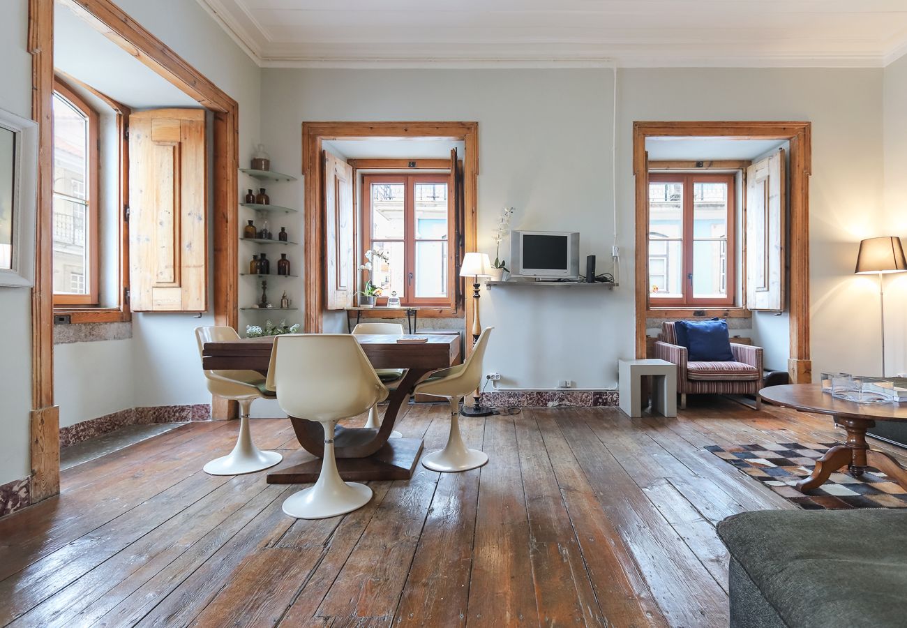 Rent by room in Lisbon - DOWNTOWN VINTAGE SUITE IV by HOMING