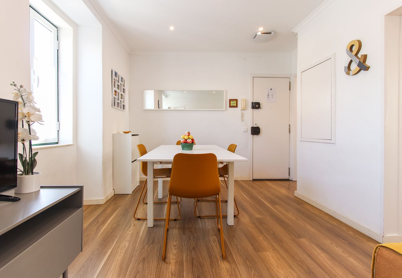 Apartment in Lisbon - TYPICAL MADRAGOA by HOMING