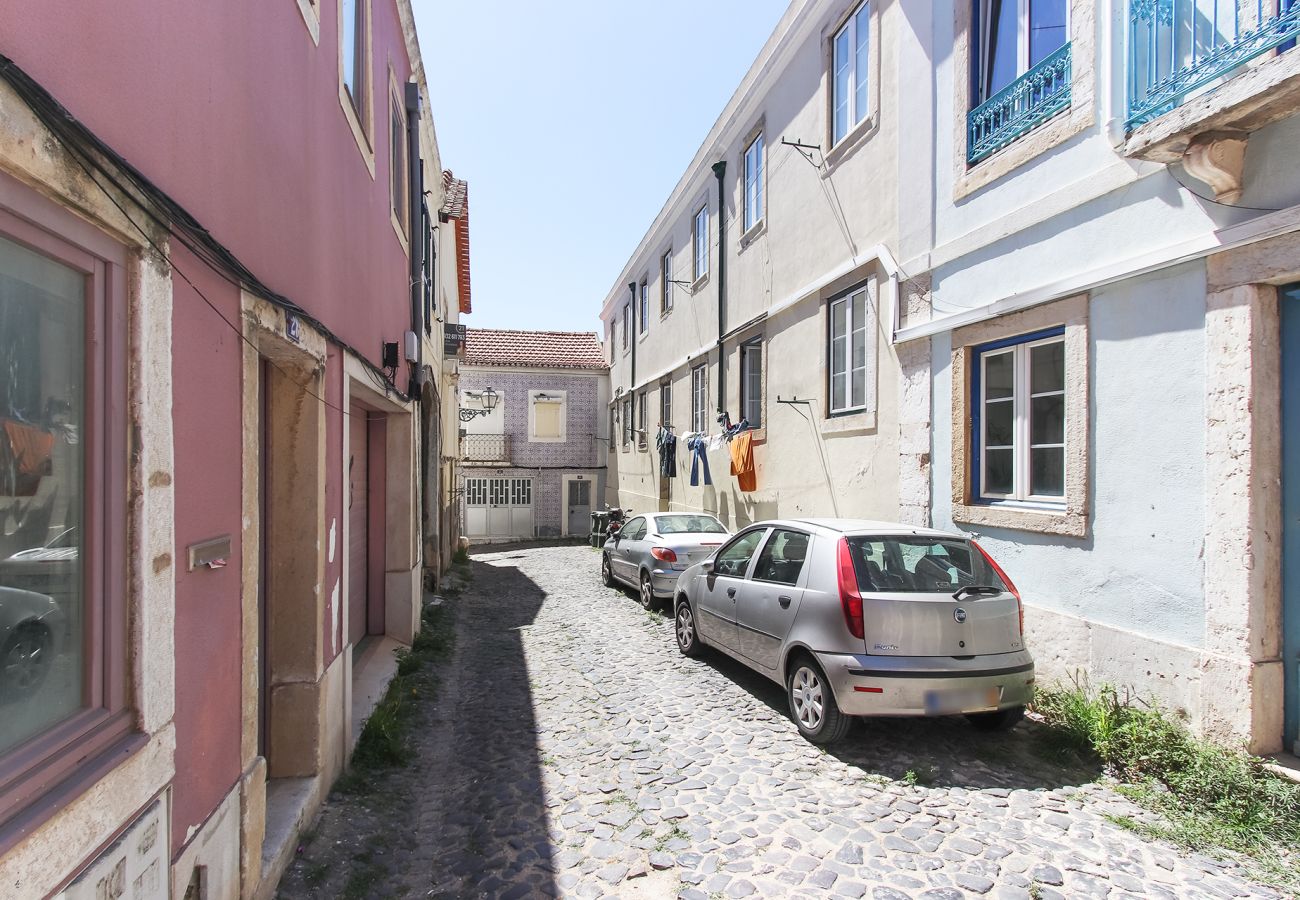 Apartment in Lisbon - TYPICAL MADRAGOA by HOMING