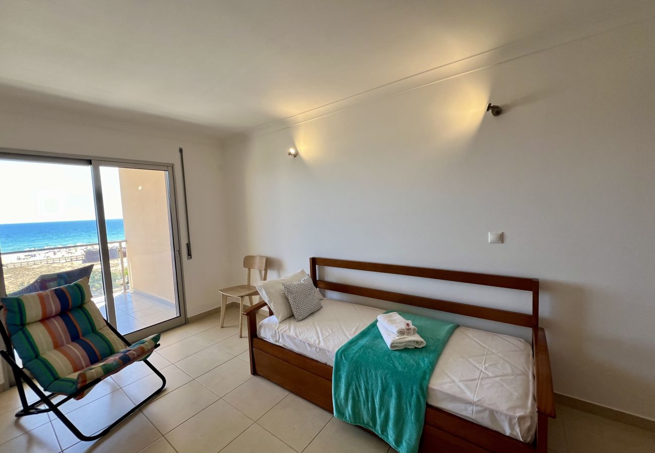 Apartment in Monte Gordo - MONTE GORDO BEACH OCEAN VIEW 3 by HOMING