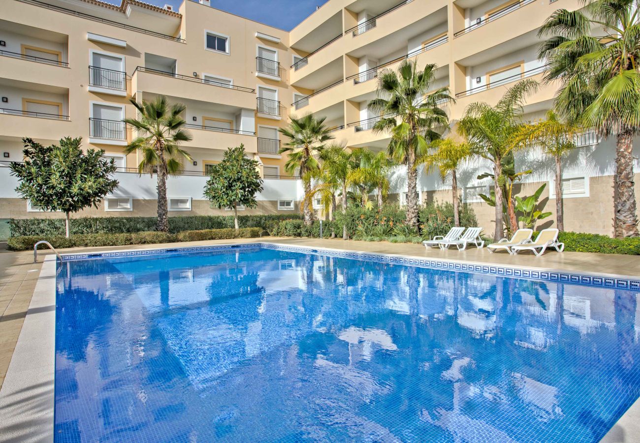 Apartment in Lagos - LAGOS PALM TREE WITH POOL by HOMING