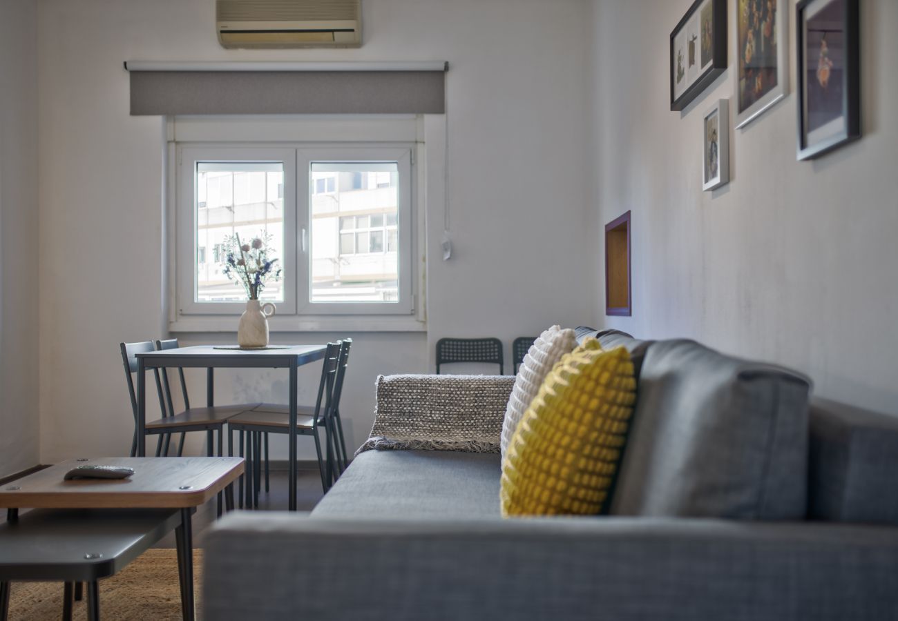 Apartment in Lisbon - AJUDA TYPICAL by HOMING