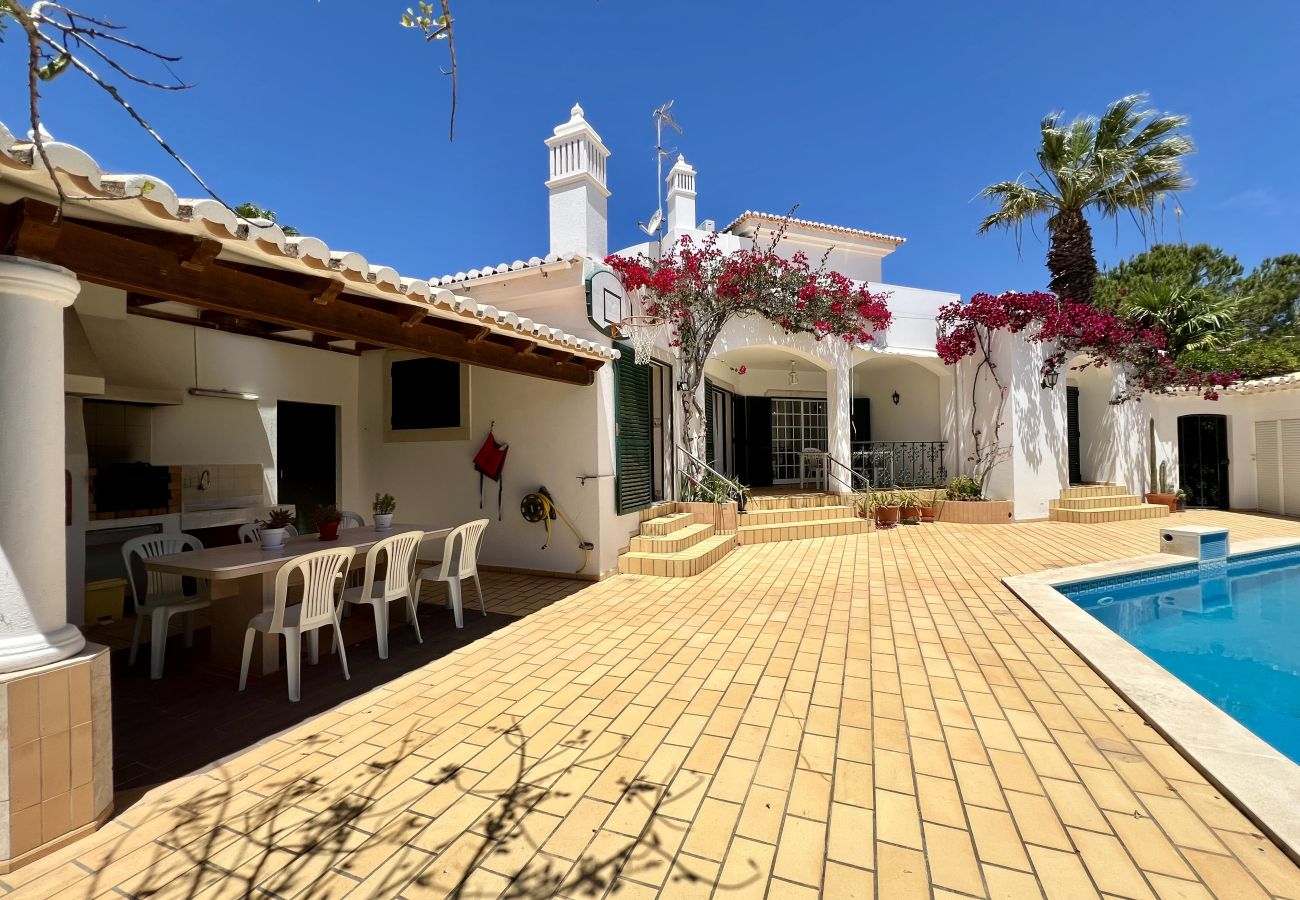 Villa à Mexilhoeira da Carregação - ALVOR TRADITIONAL VILLA WITH POOL by HOMING